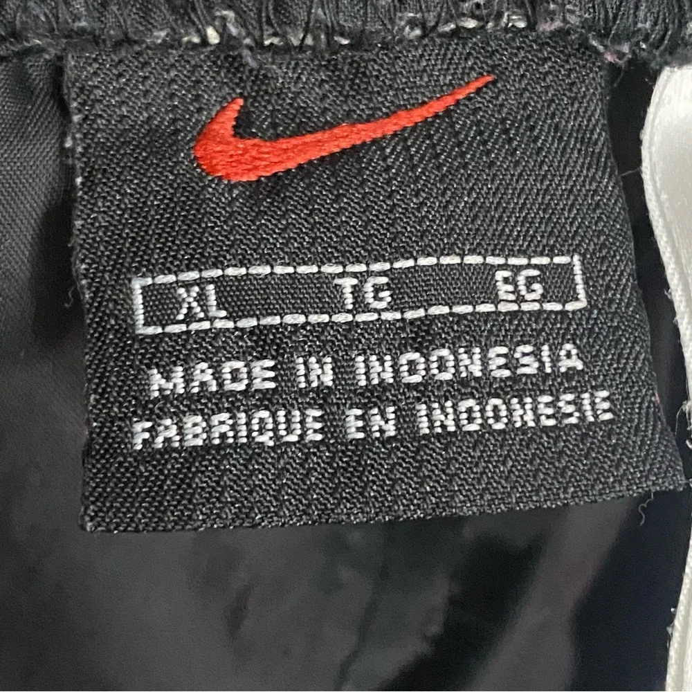 Vintage 90’s Nike Sportswear Men’s Black Embroidered Windbreaker Track Pants XL - Picture 9 of 11